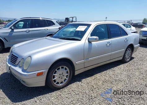2000 Mercedes-Benz E 320 z USA, uszkodzony, nr VIN WDBJF65J6YB155478